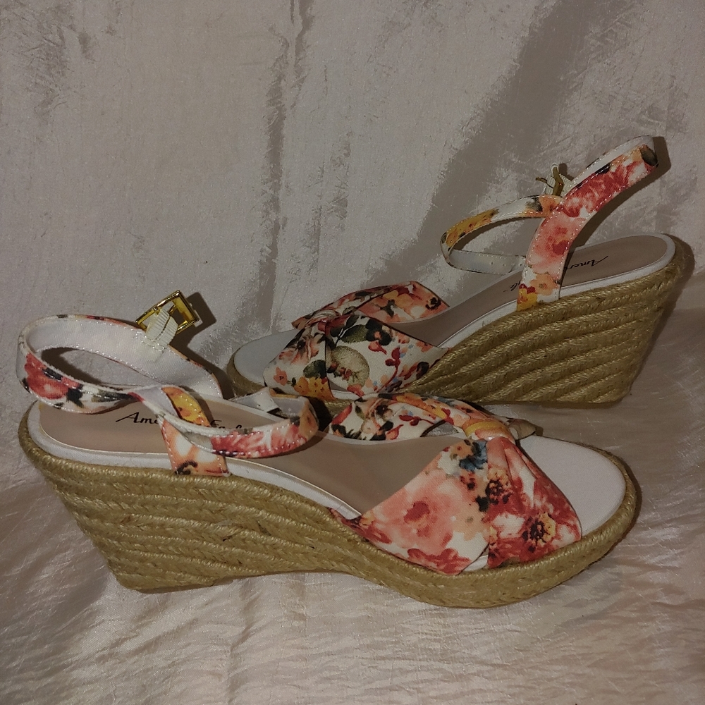 AE Sandals - Picture 2 of 6